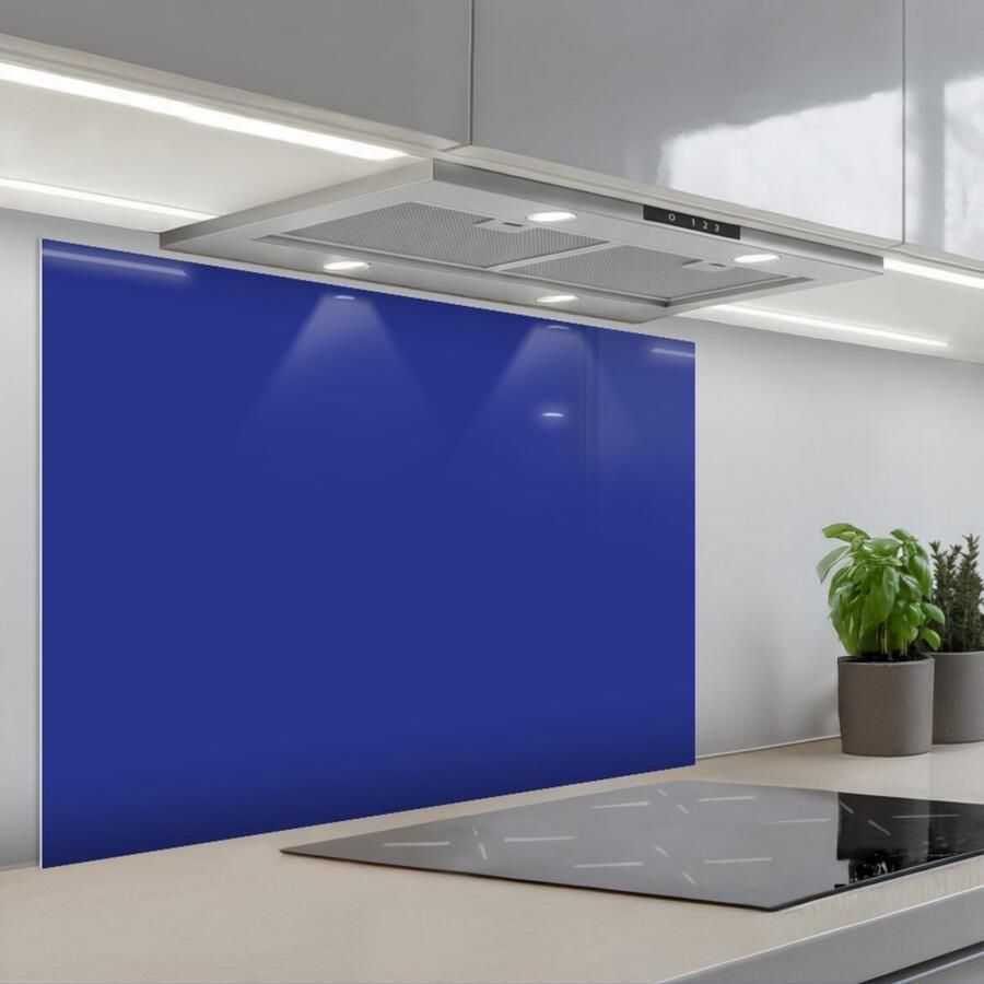 KitchenYeah Spatscherm 90x60 cm Zelfklevende achterwand Blauw Effen kleur Donkerblauw Keuken muurbeschermer Spatwand fornuis