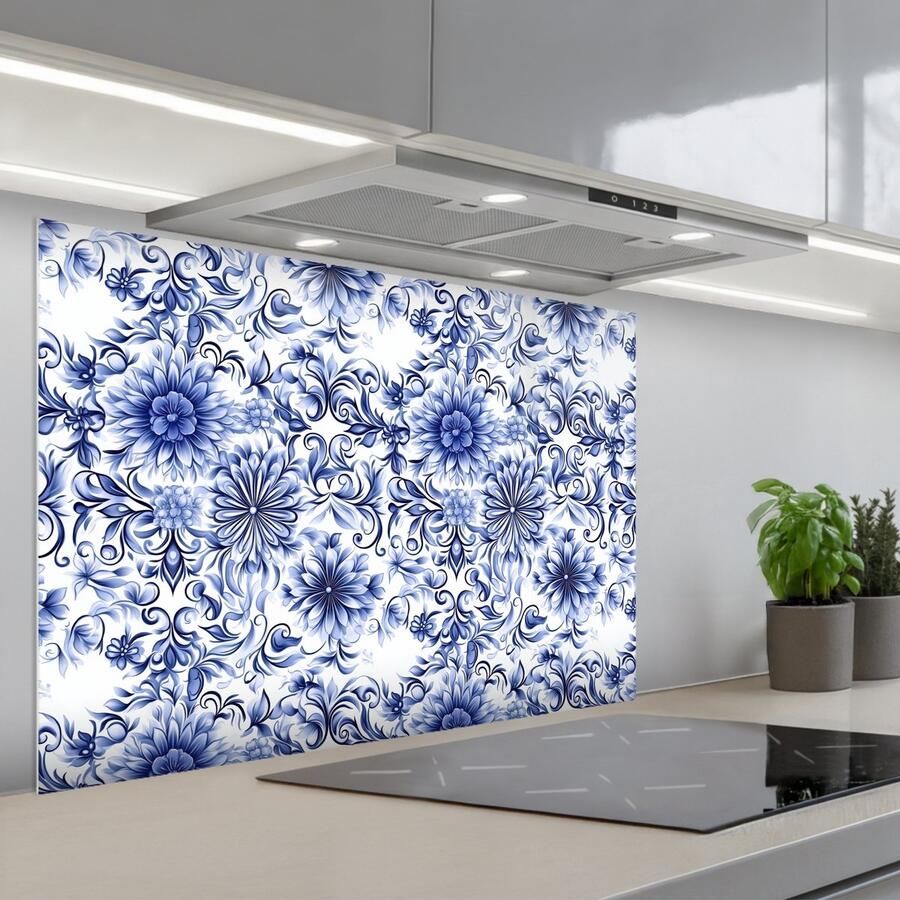 KitchenYeah Spatscherm 80x55 cm Zelfklevende achterwand Bloemen Blauw Patroon Wit Keuken muurbeschermer Spatwand fornuis