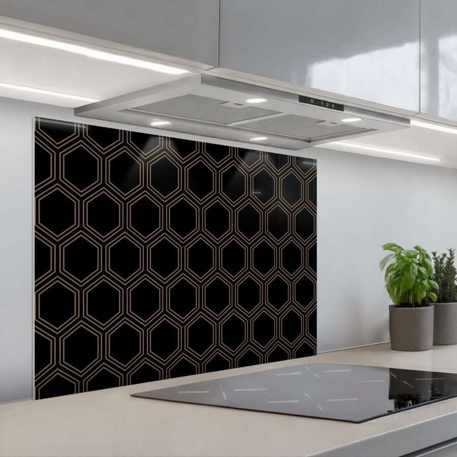 KitchenYeah Spatscherm 80x60 cm Zelfklevende achterwand Zwart Goud Zeshoek Keuken muurbeschermer Spatwand fornuis