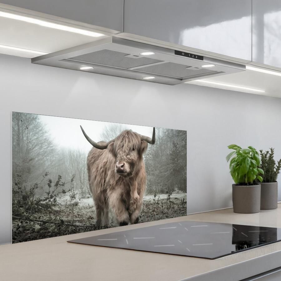 KitchenYeah Spatscherm 90x45 cm Zelfklevende achterwand Schotse hooglander Natuur Herfst Dieren Wild Bos Keuken muurbeschermer Spatwand fornuis