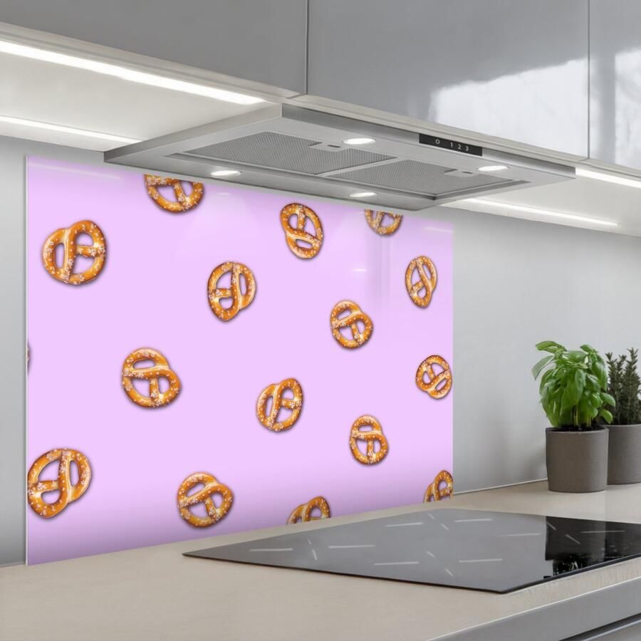 KitchenYeah Spatscherm 80x55 cm Zelfklevende achterwand Pretzels Eten Paars Keuken muurbeschermer Spatwand fornuis
