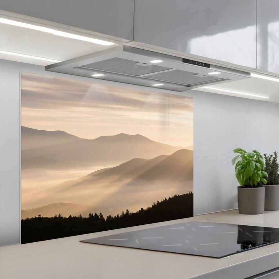 KitchenYeah Spatscherm 80x60 cm Zelfklevende achterwand Bergen Mist Zonnestralen Keuken muurbeschermer Spatwand fornuis
