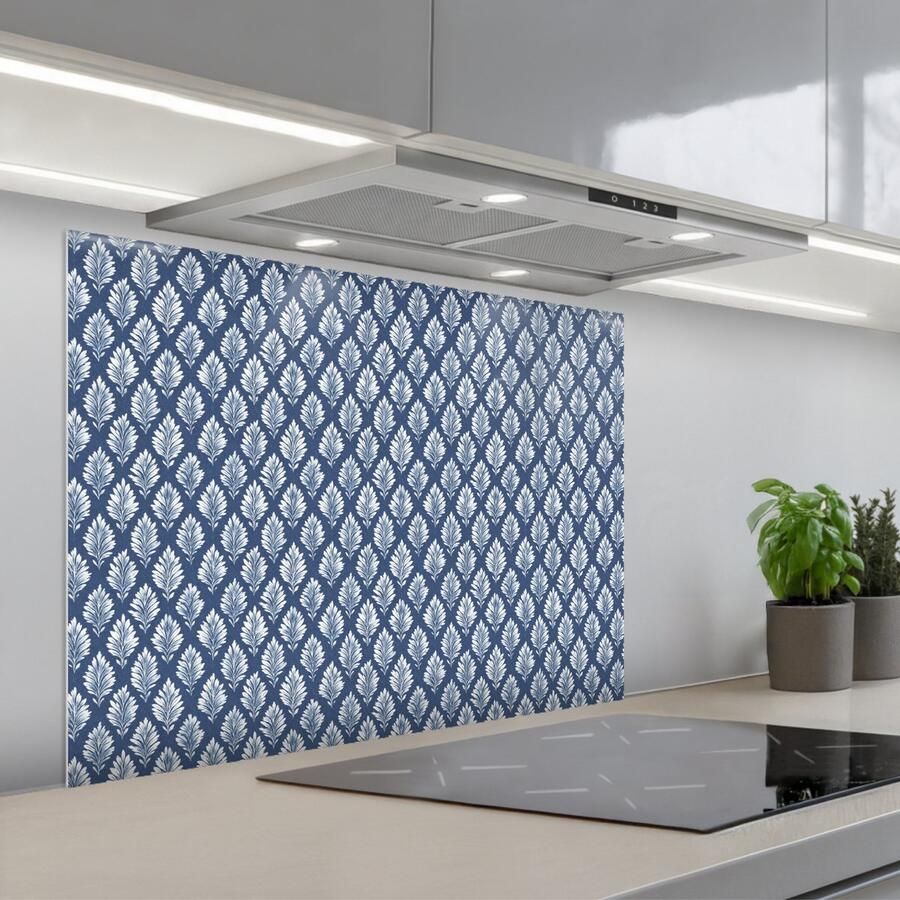 KitchenYeah Spatscherm 80x60 cm Zelfklevende achterwand Bladeren Wit Blauw Patroon Keuken muurbeschermer Spatwand fornuis