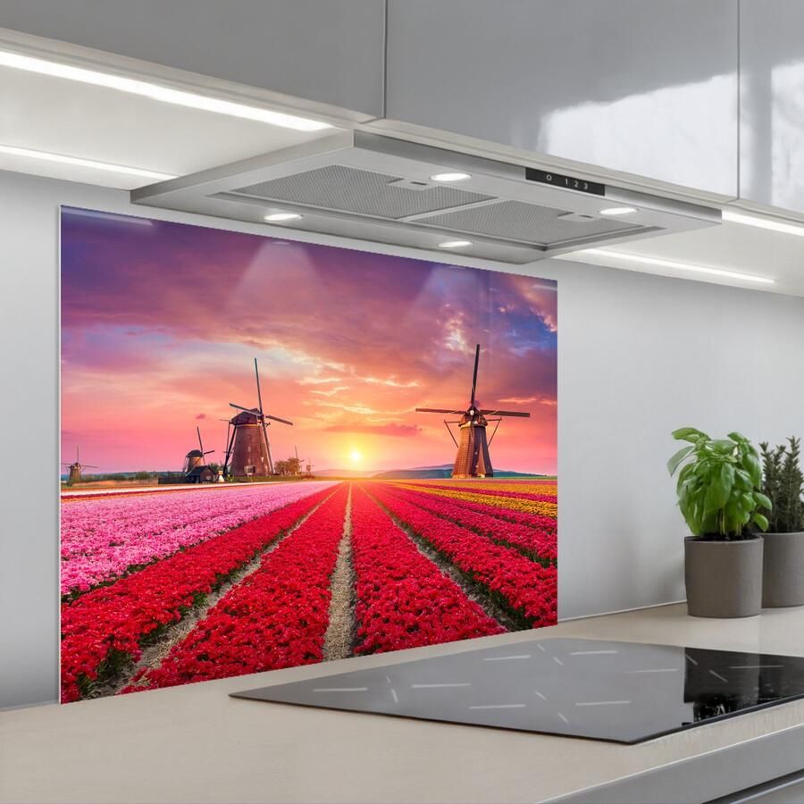 KitchenYeah Spatscherm 80x60 cm Zelfklevende achterwand Bloemen Tulpen Bloemenveld Molens Holland Keuken muurbeschermer Spatwand fornuis