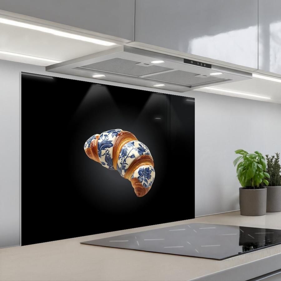 KitchenYeah Spatscherm 90x70 cm Zelfklevende achterwand Croissant Bloemenpatroon Delftsblauw Keuken muurbeschermer Spatwand fornuis