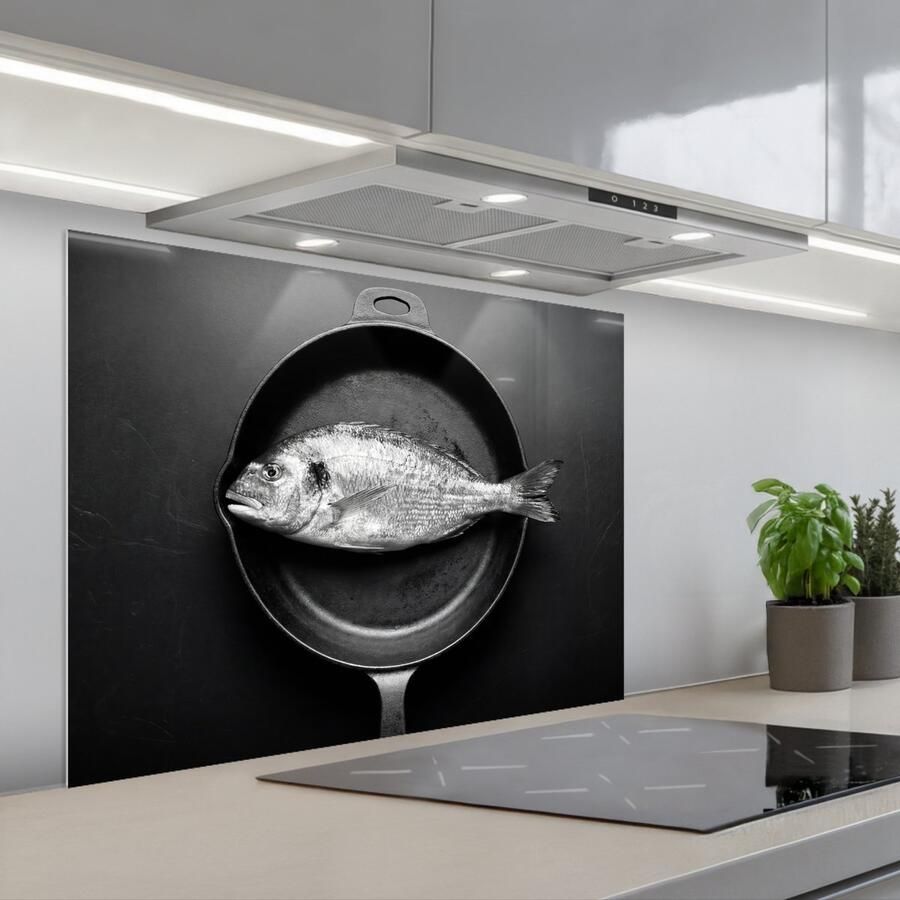 KitchenYeah Spatscherm 80x60 cm Zelfklevende achterwand Pan Vis Zwart Wit Keuken muurbeschermer Spatwand fornuis