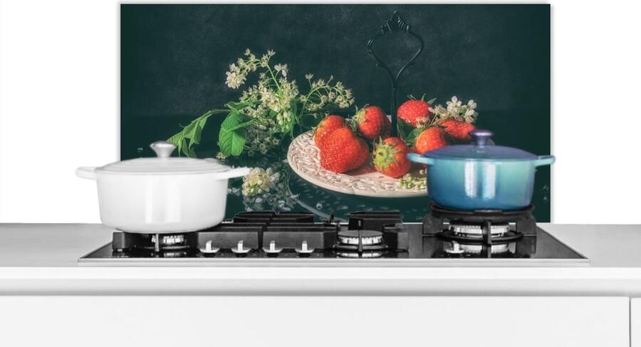 KitchenYeah Spatscherm keuken 80x40 cm Kookplaat achterwand Aardbeien Schilderij Stilleven Bloemen Ei Bord Muurbeschermer Spatwand fornuis Hoogwaardig aluminium
