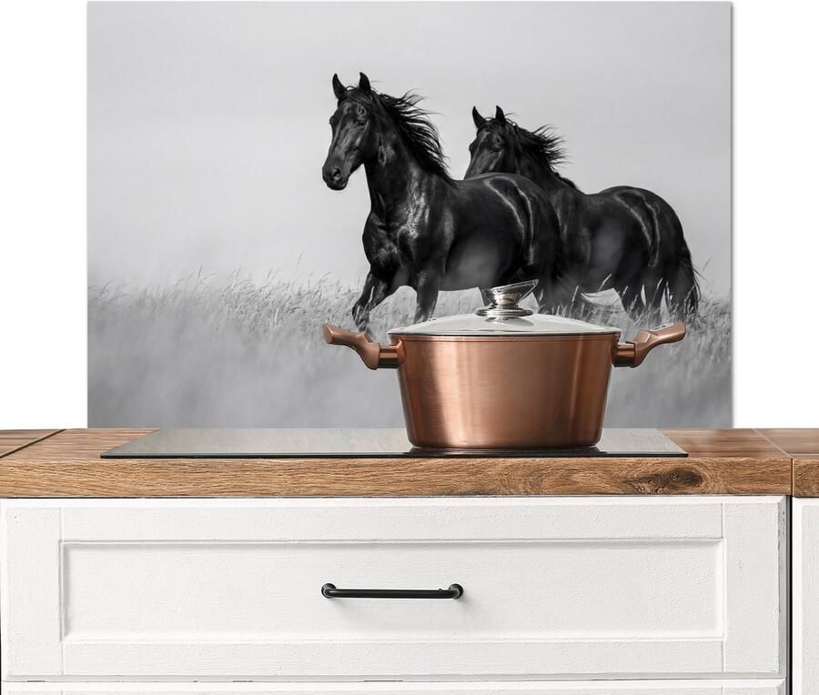 KitchenYeah Spatscherm keuken 90x60 cm Kookplaat achterwand Paarden Gras Zwart Wit Muurbeschermer Spatwand fornuis Hoogwaardig aluminium