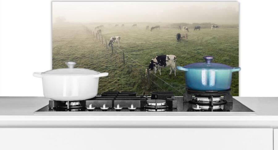 KitchenYeah Spatscherm keuken 90x45 cm Kookplaat achterwand Koeien Mist Friesland Muurbeschermer Spatwand fornuis Hoogwaardig aluminium