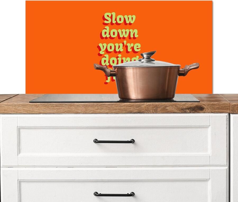KitchenYeah Spatscherm keuken 90x45 cm Kookplaat achterwand Oranje Slow down you're doing fine Retro Muurbeschermer Spatwand fornuis Hoogwaardig aluminium