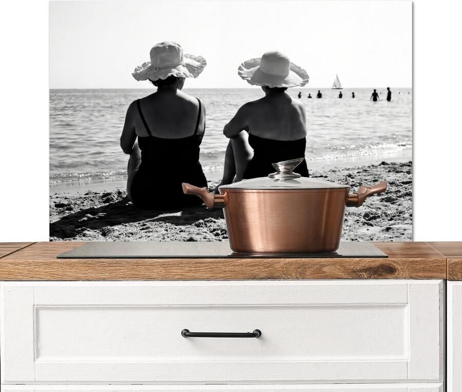 KitchenYeah Spatscherm keuken 80x55 cm Kookplaat achterwand Vrouwen Zonnehoed Strand Zwart Wit Muurbeschermer Spatwand fornuis Hoogwaardig aluminium