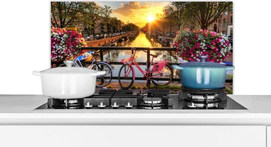 KitchenYeah Spatscherm Keuken Kookplaat Achterwand Spatwand Fornuis 90x45 cm Amsterdam Bloemen Brug Fiets Zonsondergang Aluminium Wanddecoratie Muurbeschermer Hittebestendig