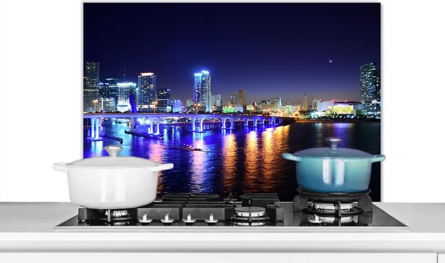 KitchenYeah Spatscherm keuken Steden Miami Skyline Nacht Blauw Spatwand fornuis Achterwand keuken 90x60 cm Aluminium