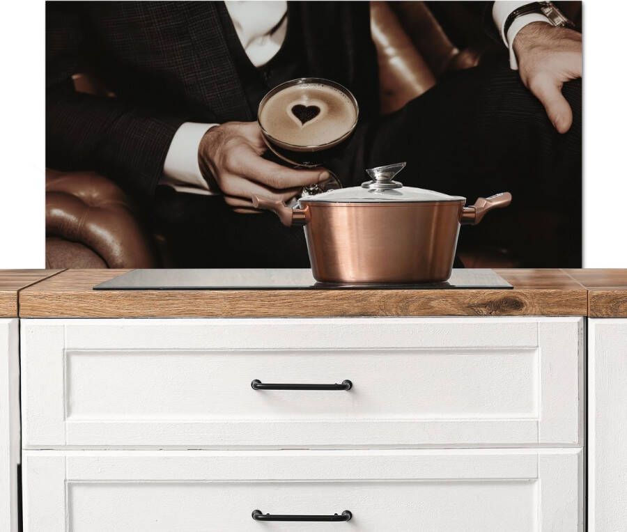 KitchenYeah Spatscherm keuken 100x50 cm Kookplaat achterwand Hartje Cocktail Espresso Martini Hand Muurbeschermer Spatwand fornuis Hoogwaardig aluminium