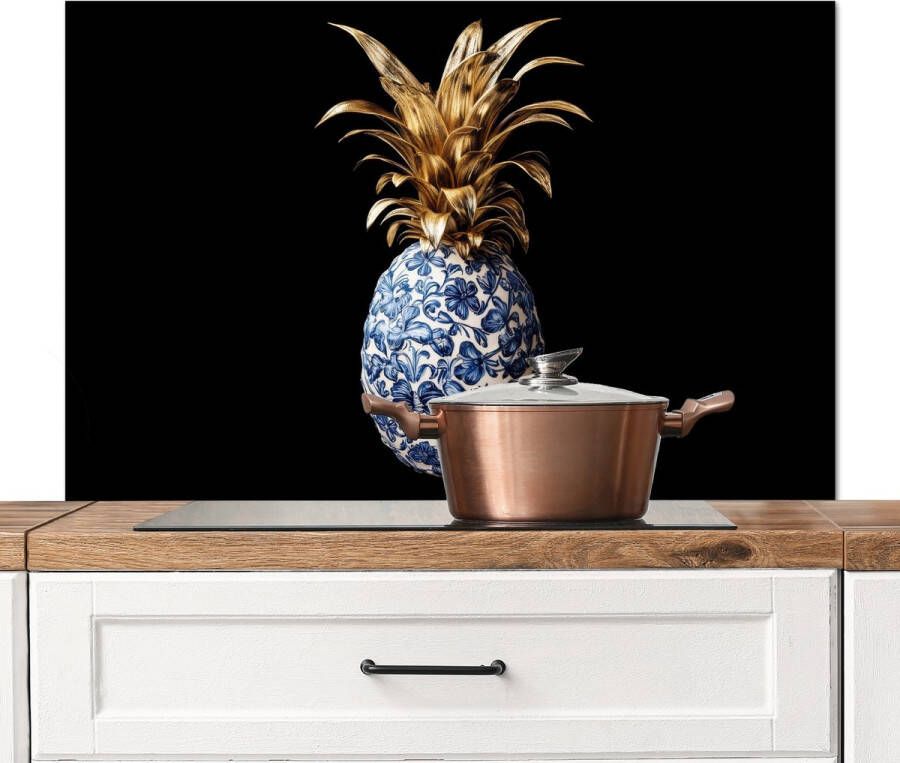 KitchenYeah Spatscherm keuken 100x65 cm Kookplaat achterwand Ananas Bloemen patroon Goud Delftsblauw Muurbeschermer Spatwand fornuis Hoogwaardig aluminium