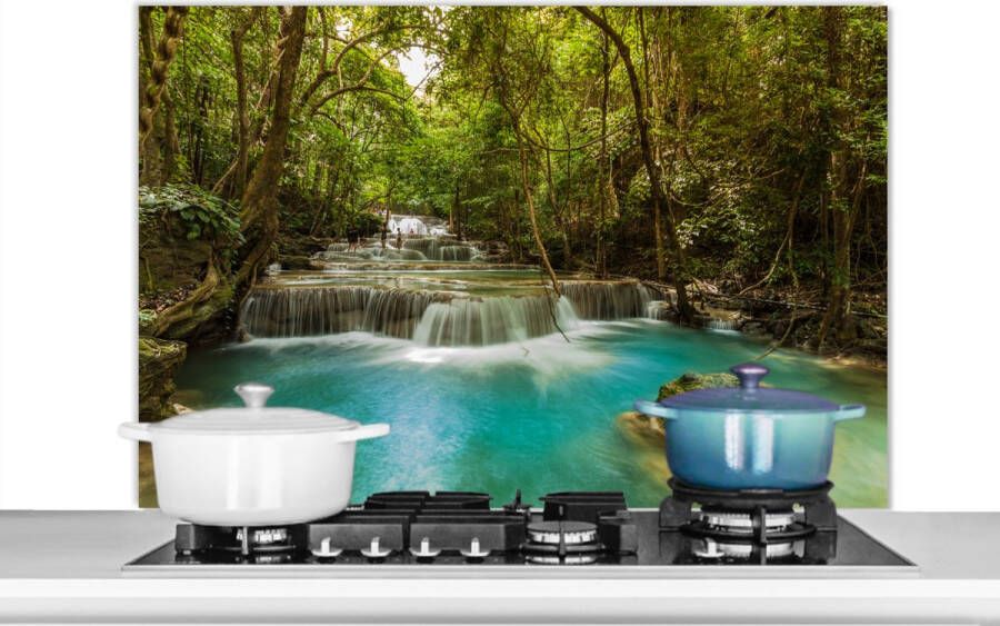 KitchenYeah Spatscherm keuken 100x65 cm Kookplaat achterwand Groene bomen en blauw water bij een Thaise waterval in het Nationaal park Erawan Muurbeschermer Spatwand fornuis Hoogwaardig aluminium