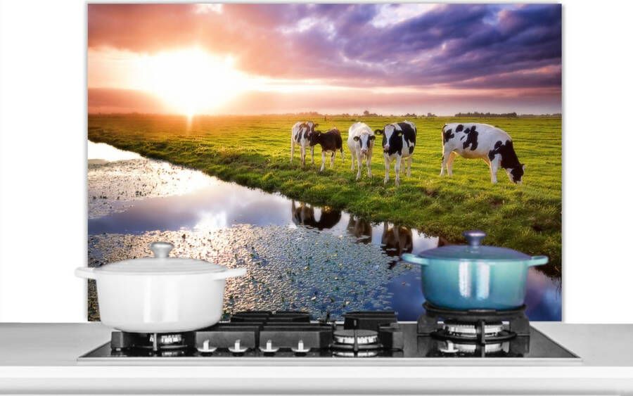 KitchenYeah Spatscherm keuken 100x65 cm Kookplaat achterwand Koeien tijdens een zonsondergang Muurbeschermer Spatwand fornuis Hoogwaardig aluminium