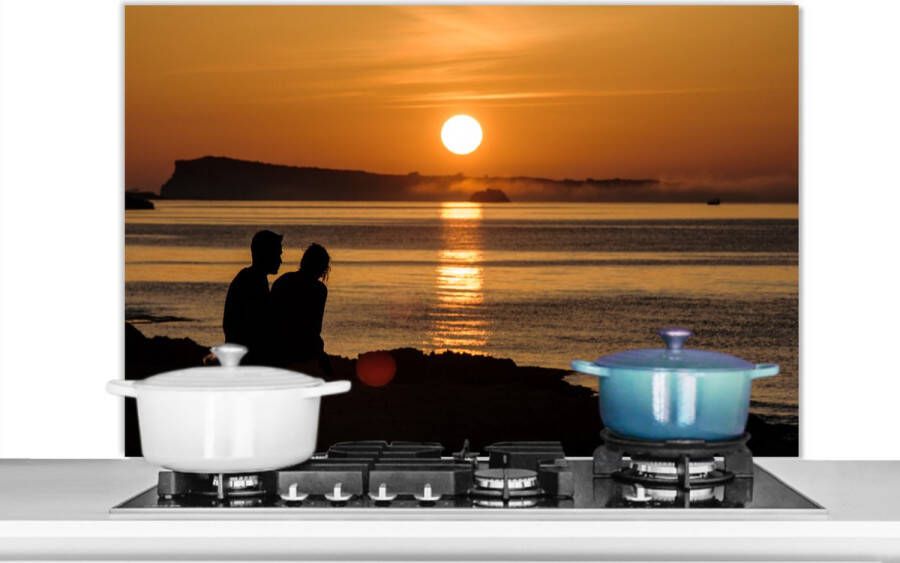 KitchenYeah Spatscherm keuken 100x65 cm Kookplaat achterwand Koppel bij zonsondergang op Ibiza Muurbeschermer Spatwand fornuis Hoogwaardig aluminium