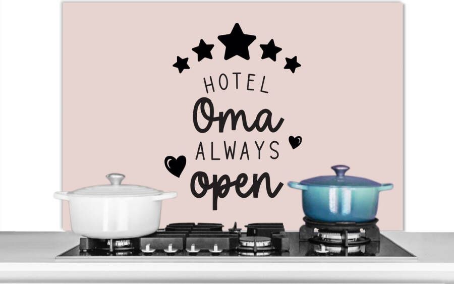 KitchenYeah Spatscherm keuken 100x65 cm Kookplaat achterwand Spreuken Hotel oma always open Oma Quotes Muurbeschermer Spatwand fornuis Hoogwaardig aluminium
