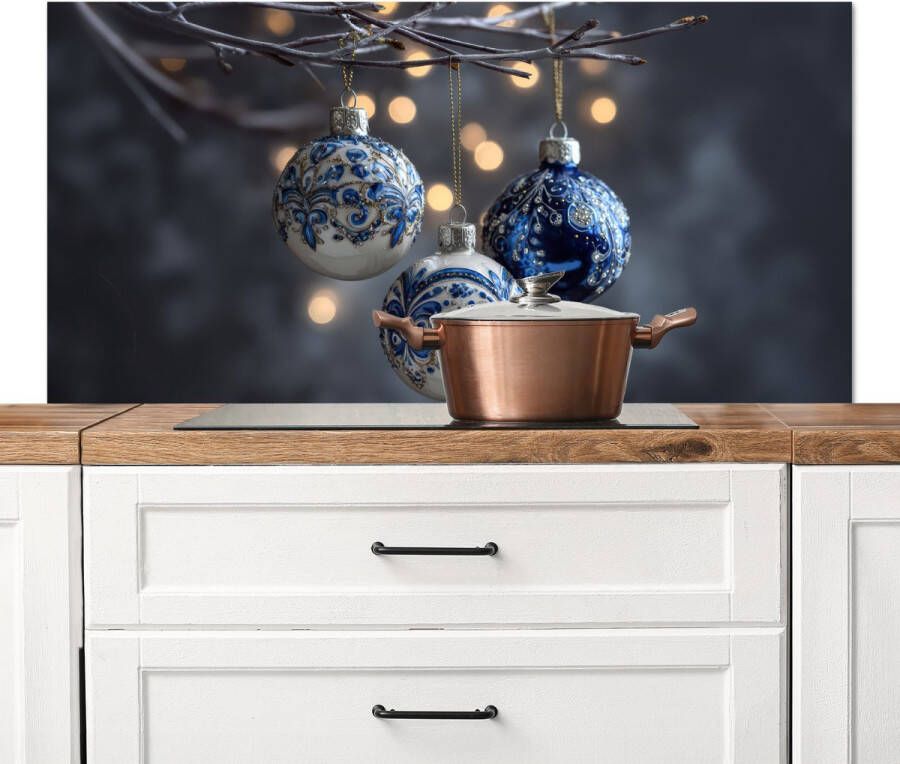 KitchenYeah Spatscherm keuken 120x60 cm Kookplaat achterwand Kerstbal Versierd Blauw Muurbeschermer Spatwand fornuis Hoogwaardig aluminium