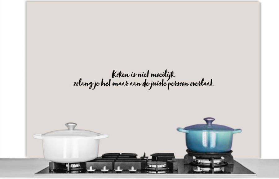 KitchenYeah Spatscherm keuken 120x80 cm Kookplaat achterwand Quote Koken is niet moeilijk Taupe Muurbeschermer Spatwand fornuis Hoogwaardig aluminium