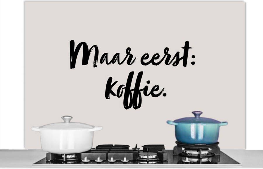 KitchenYeah Spatscherm keuken 120x80 cm Kookplaat achterwand Taupe Quote Maar eerst koffie Muurbeschermer Spatwand fornuis Hoogwaardig aluminium