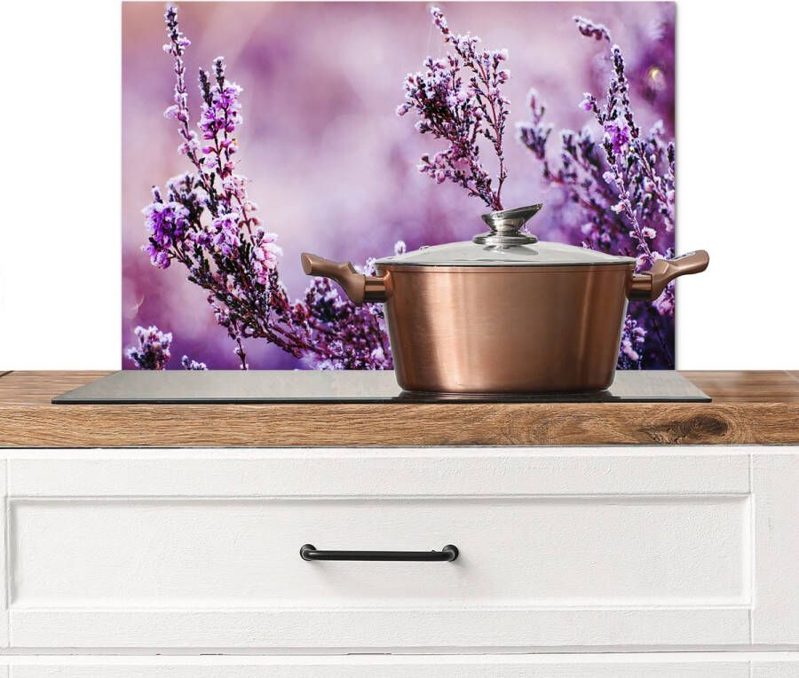 KitchenYeah Spatscherm keuken 60x40 cm Kookplaat achterwand Lavendel Winter Bloemen Paars Muurbeschermer Spatwand fornuis Hoogwaardig aluminium