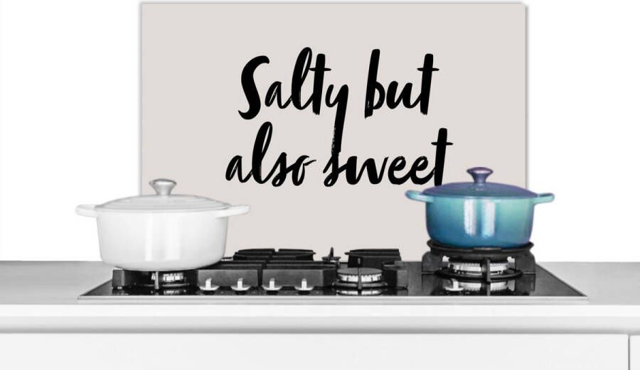 KitchenYeah Spatscherm keuken 60x40 cm Kookplaat achterwand Quotes Humor Spreuken Salty but also sweet Koken Muurbeschermer Spatwand fornuis Hoogwaardig aluminium