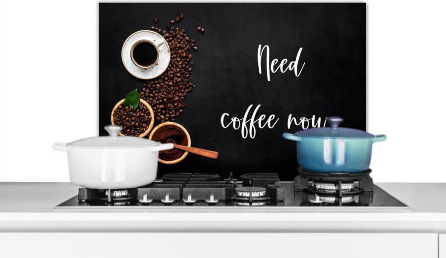 KitchenYeah Spatscherm keuken 60x40 cm Kookplaat achterwand Quotes Koffie Spreuken Need coffee now. Muurbeschermer Spatwand fornuis Hoogwaardig aluminium
