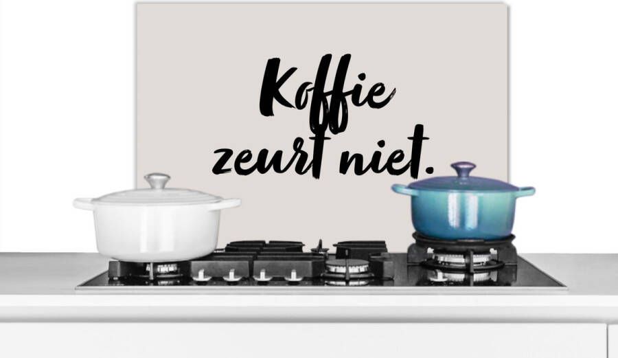KitchenYeah Spatscherm keuken 60x40 cm Kookplaat achterwand Taupe Quote Koffie zeurt niet Muurbeschermer Spatwand fornuis Hoogwaardig aluminium
