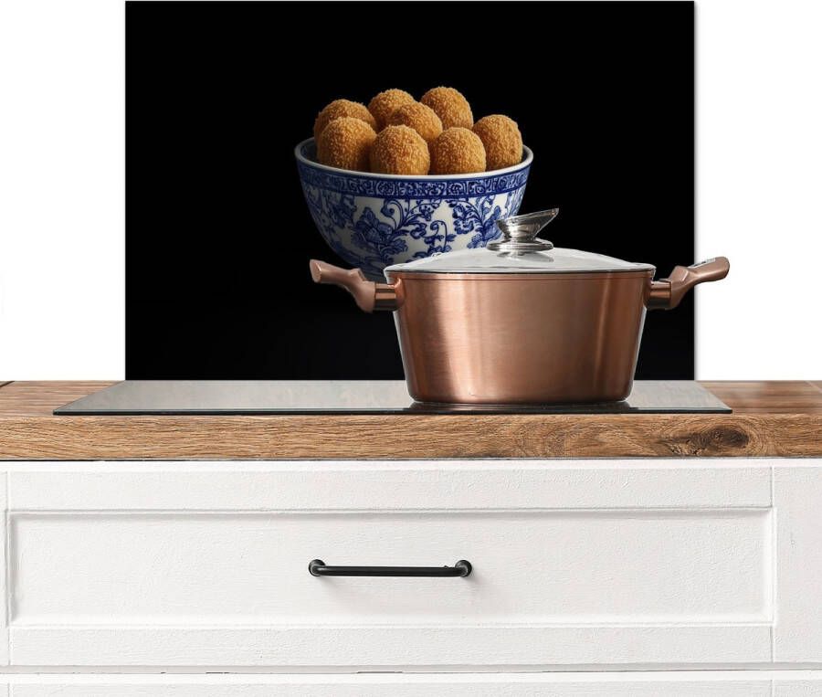 KitchenYeah Spatscherm keuken 70x50 cm Kookplaat achterwand Delfts blauw Bitterballen Holland Schaal Muurbeschermer Spatwand fornuis Hoogwaardig aluminium