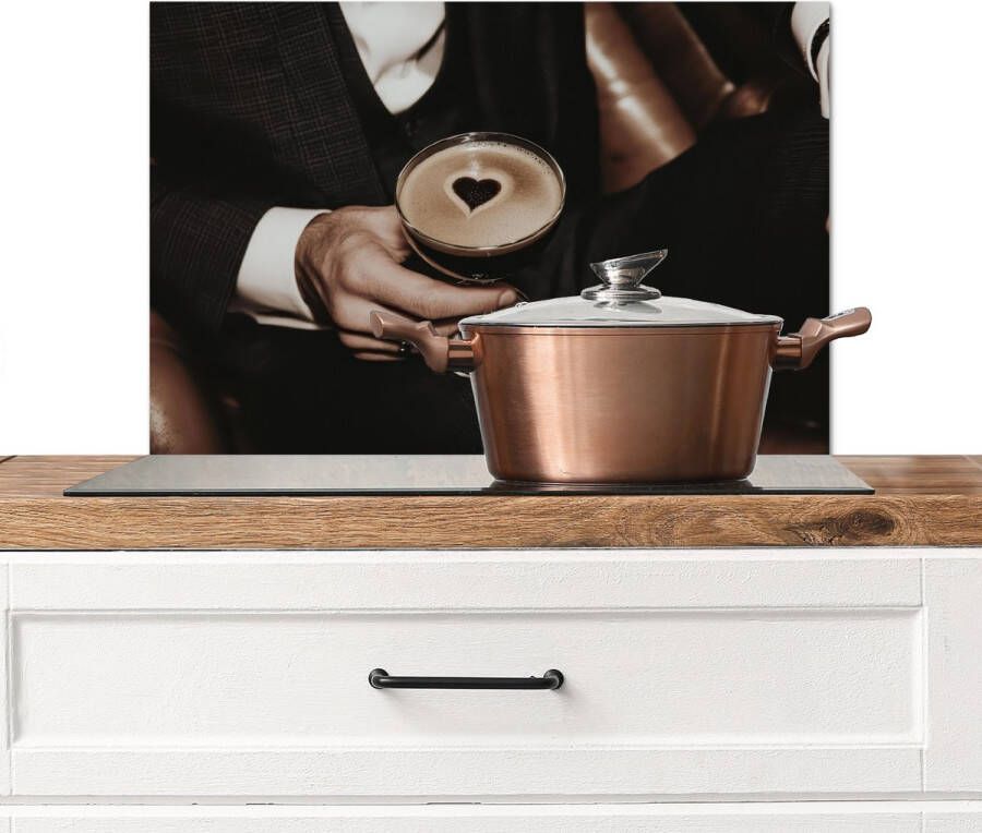 KitchenYeah Spatscherm keuken 70x50 cm Kookplaat achterwand Hartje Cocktail Espresso Martini Hand Muurbeschermer Spatwand fornuis Hoogwaardig aluminium