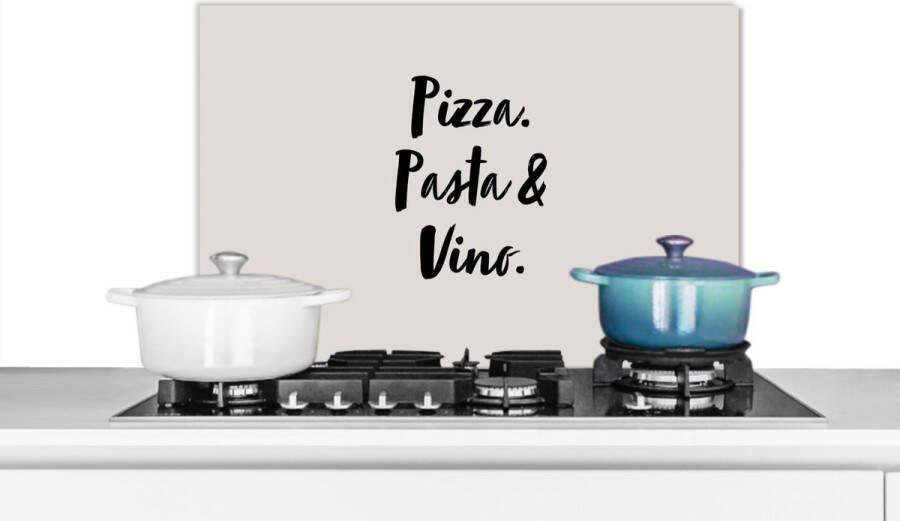 KitchenYeah Spatscherm keuken 70x50 cm Kookplaat achterwand Quote Taupe Pizza. pasta & vino. Muurbeschermer Spatwand fornuis Hoogwaardig aluminium
