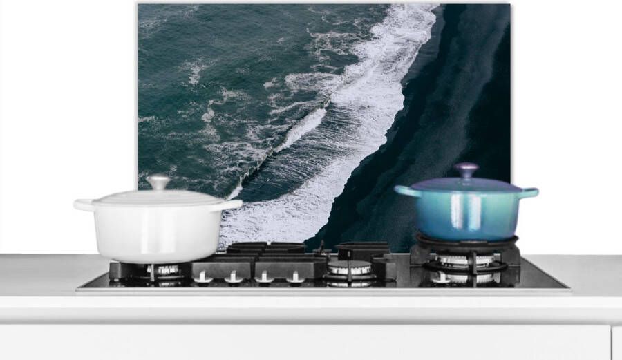 KitchenYeah Spatscherm keuken 70x50 cm Kookplaat achterwand Water Strand Zwart Muurbeschermer Spatwand fornuis Hoogwaardig aluminium