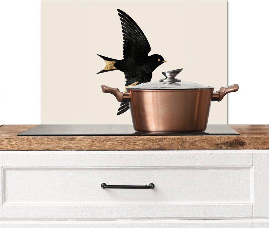 KitchenYeah Spatscherm keuken 70x50 cm Kookplaat achterwand Zwarte zwaluw Gouden accenten Lichte achtergrond Muurbeschermer Spatwand fornuis Hoogwaardig aluminium