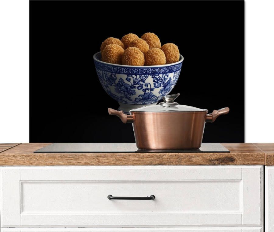 KitchenYeah Spatscherm keuken 80x55 cm Kookplaat achterwand Delfts blauw Bitterballen Holland Schaal Muurbeschermer Spatwand fornuis Hoogwaardig aluminium