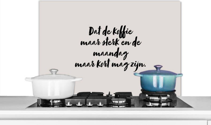 KitchenYeah Spatscherm keuken 80x55 cm Kookplaat achterwand Quote Taupe Dat de koffie maar sterk en de maandag maar kort mag zijn Muurbeschermer Spatwand fornuis Hoogwaardig aluminium