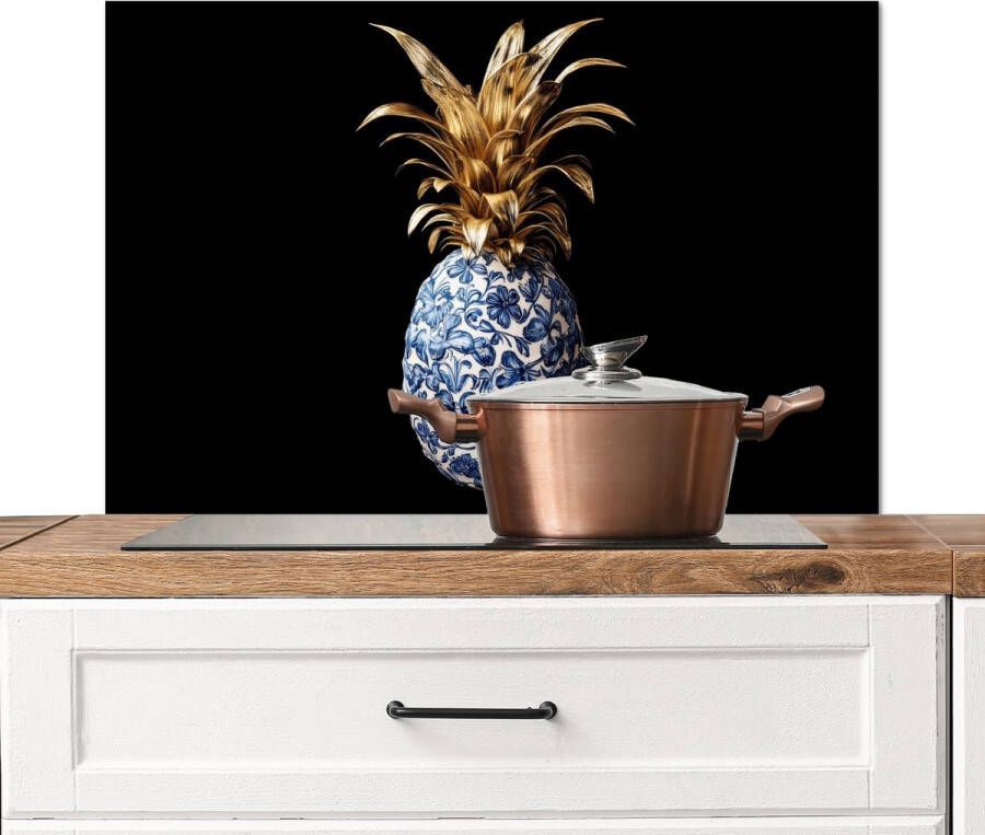 KitchenYeah Spatscherm keuken 90x60 cm Kookplaat achterwand Ananas Bloemen patroon Goud Delftsblauw Muurbeschermer Spatwand fornuis Hoogwaardig aluminium