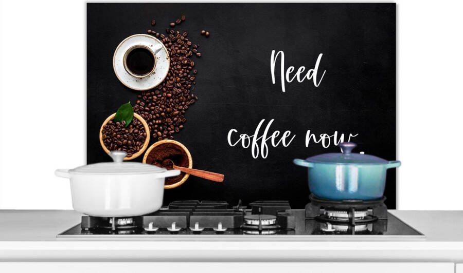 KitchenYeah Spatscherm keuken 90x60 cm Kookplaat achterwand Quotes Koffie Spreuken Need coffee now. Muurbeschermer Spatwand fornuis Hoogwaardig aluminium