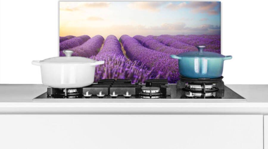 KitchenYeah Spatscherm Keuken Kookplaat Achterwand Spatwand Fornuis 70x35 cm Lavendel Lucht Wolken Bloemen Aluminium Wanddecoratie Muurbeschermer Hittebestendig