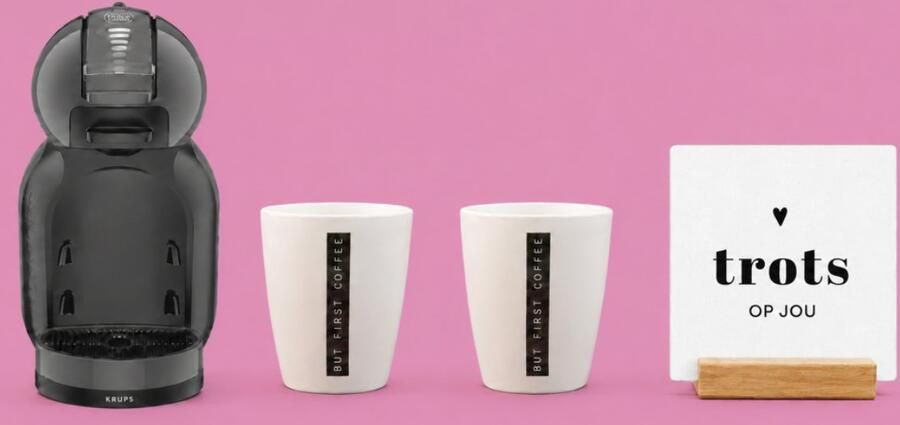 Krups NESCAFÉ Dolce Gusto MiniMe KP120810 Koffiecupmachine Antraciet zwart + 2 witte mokken 'But first coffee' + witte tegel Trots op jou + tegelhouder