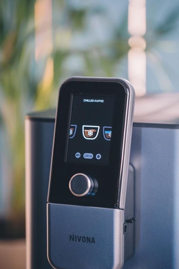 Nivona CafeRomatica NIVO 8107 volautomatische koffiemachine voor liefhebbers van warme én koude koffiespecialiteiten Gratis LUDIQX koffiepakket