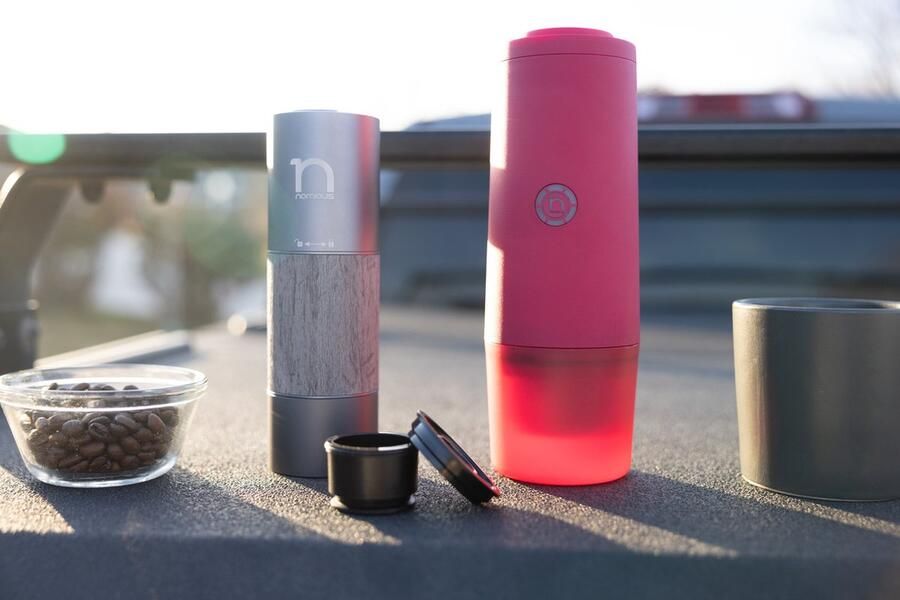 Nomious Prime Brew RASPBERRY paars Draagbare espressomachine & portable espresso maker Electrische koffiemachine voor koffie onderweg Mini espresso apparaat met barista-kwaliteit Gemakkelijk mee te nemen op reis camping of kantoor - Foto 2