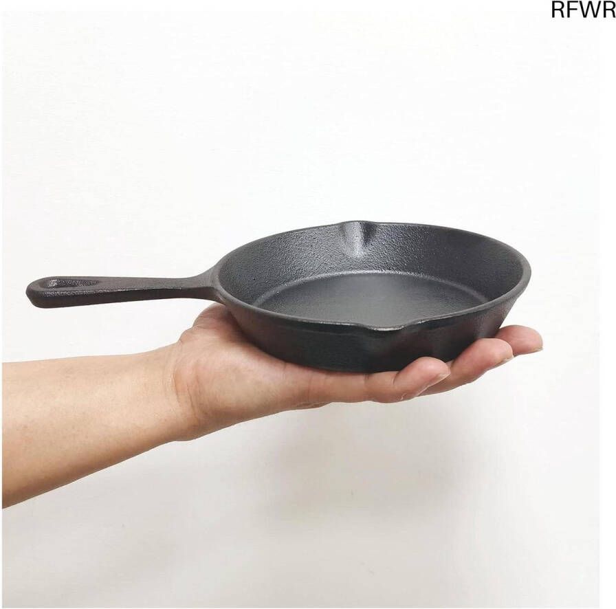 RFWR Gietijzeren Koekenpan 15 cm met Druppeltuiten – Voorgekruid Kookgerei voor Binnen en Buiten Geschikt voor Oven & Grill