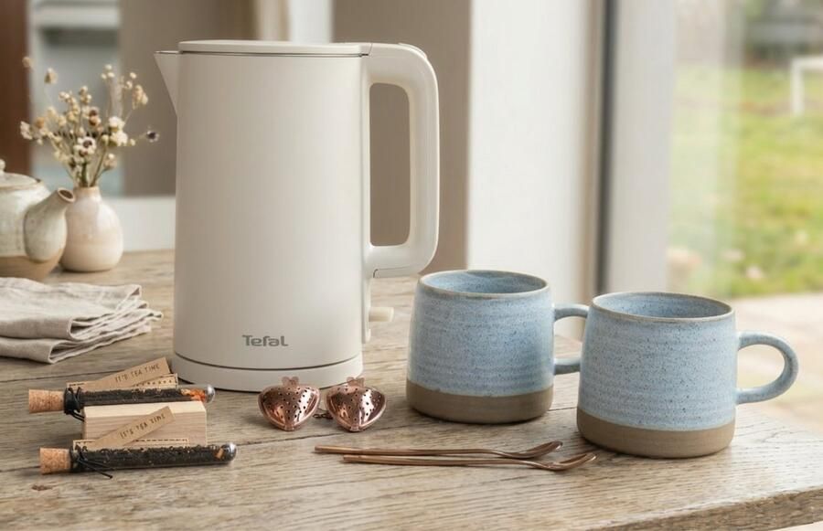 Tefal Thermo Protect KO140B Waterkoker 1 5L + 2 blauwe-bruine mokken + 2 theebuisjes + 2 lange theelepels rosé-goud + 2 thee-infusers rosé-goud CADEAUPAKKET