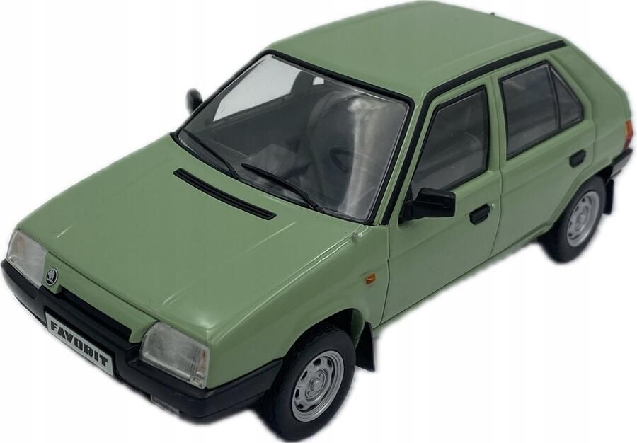 Whitebox SKODA Favorit 135L 1987 1:24 groen 124197