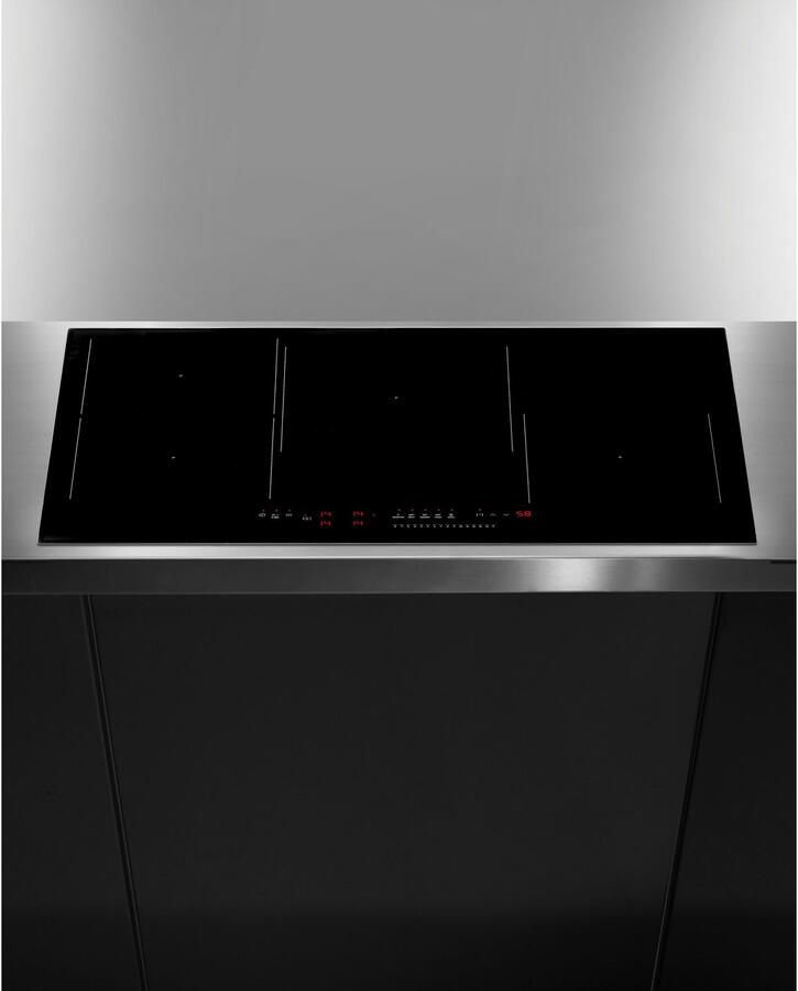 Amica Inductiekookplaat KMI 772 680 C 4 niveaus: 40°c 70°c 90°c voor het garen 200°c voor snel voorverwarmen