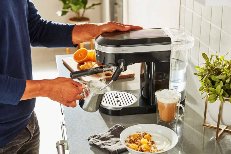 KitchenAid Espressomachine Artisan koffiemachine met slimme sensortechnologie stoompijpje en accessoires Zwart - Foto 4