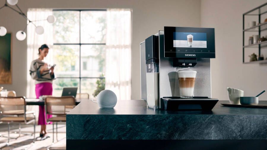 SIEMENS Volautomatisch koffiezetapparaat EQ900 TQ903DZ3 auto. reinigen en ontkalken 6 8" TFT-display Barista-modus App-bediening Geluidsreductie 3 profielen roestvrij staal