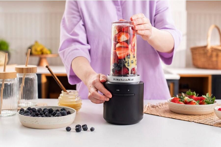 KitchenAid Go Draadloze draagbare blender zonder batterij Inbegrepen mengbeker van 473 ml Aan uit- en pulse-knop Matt Zwart - Foto 5